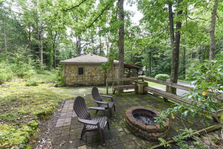 Fire Pit at Cozy Cottage 