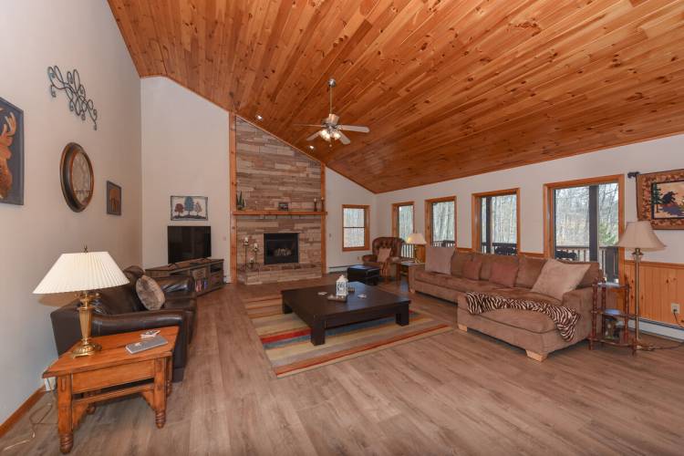 Living Area At Fairway Breeze Deep Creek Lake