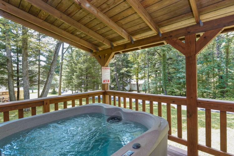 Hot Tub at Cozy Cottage Deep Creek Lake